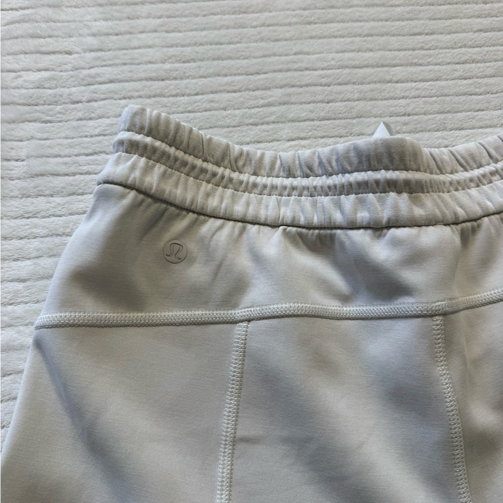 lululemon athletica Cropped Straight-Leg Pants in Off-White - Picture 4 of 11